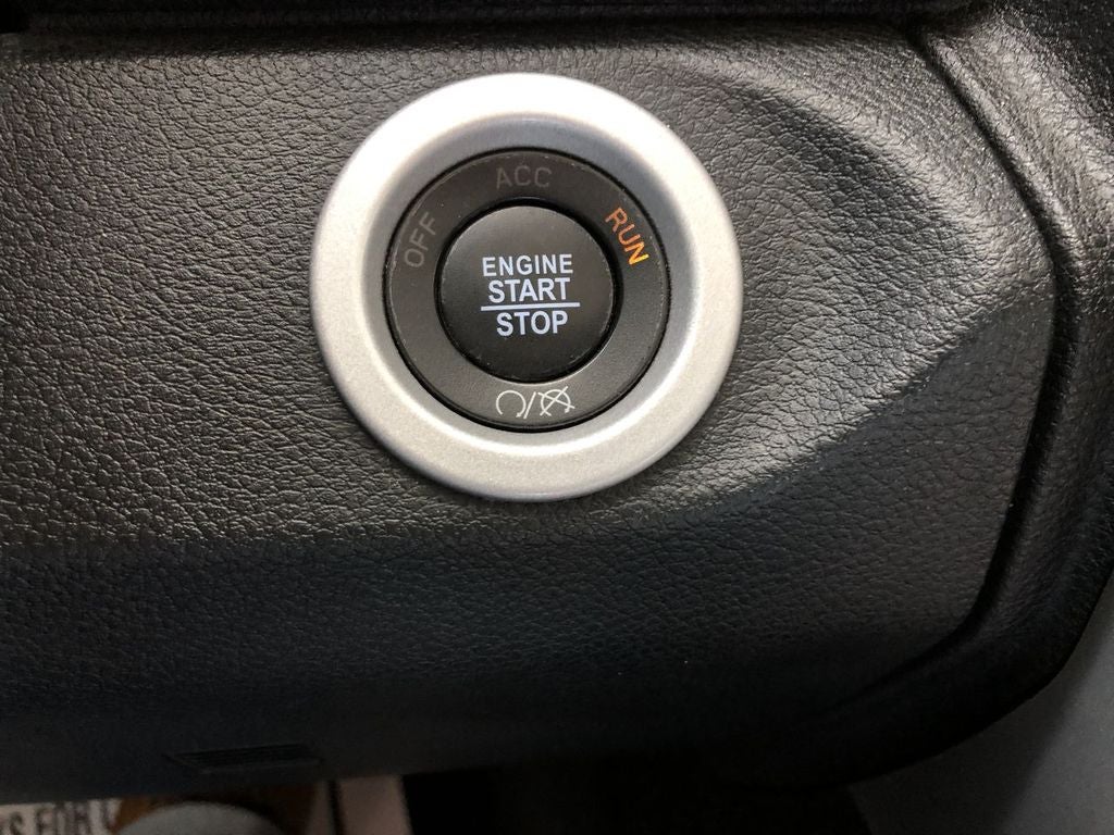 2017 RAM 1500 Laramie Crew Cab 4x4 5'7" Box