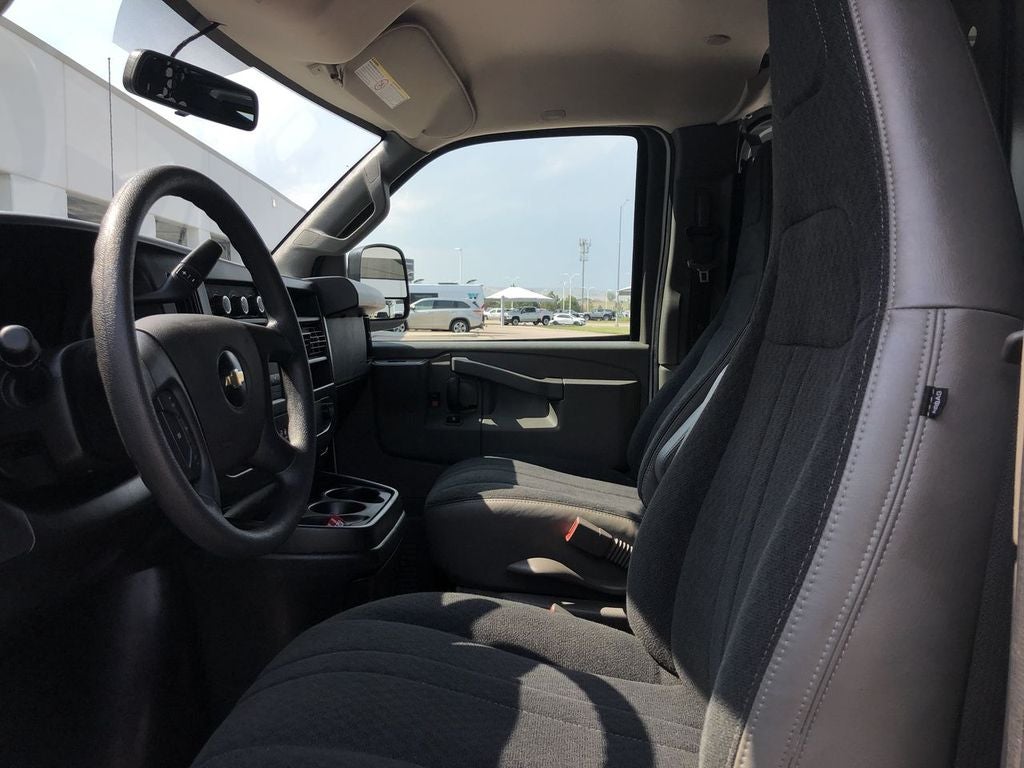 2025 Chevrolet Express Cargo WT
