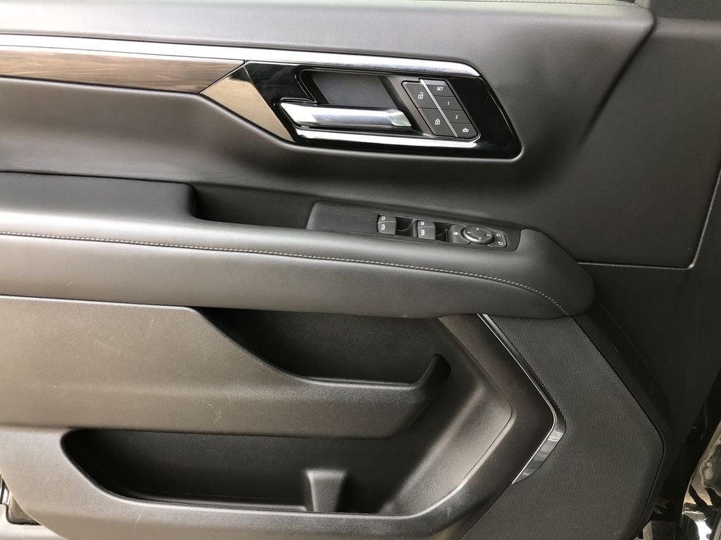 2025 Chevrolet Suburban LT