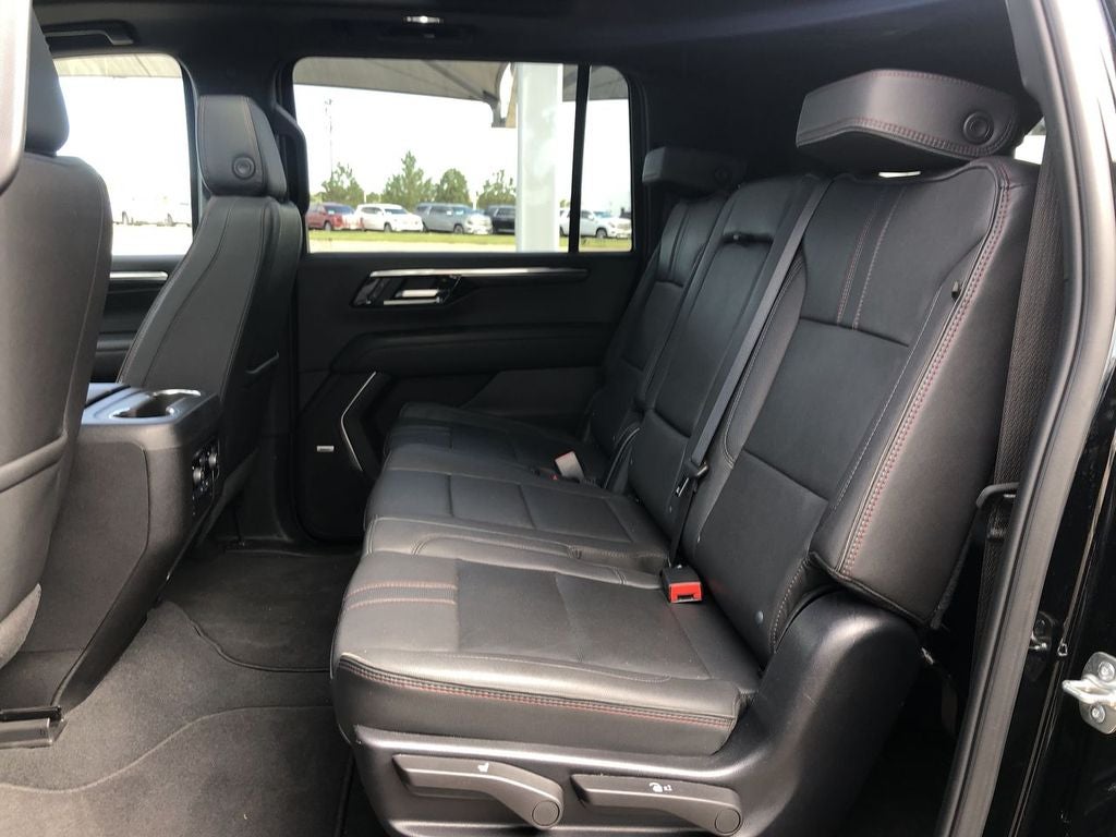 2025 Chevrolet Suburban RST