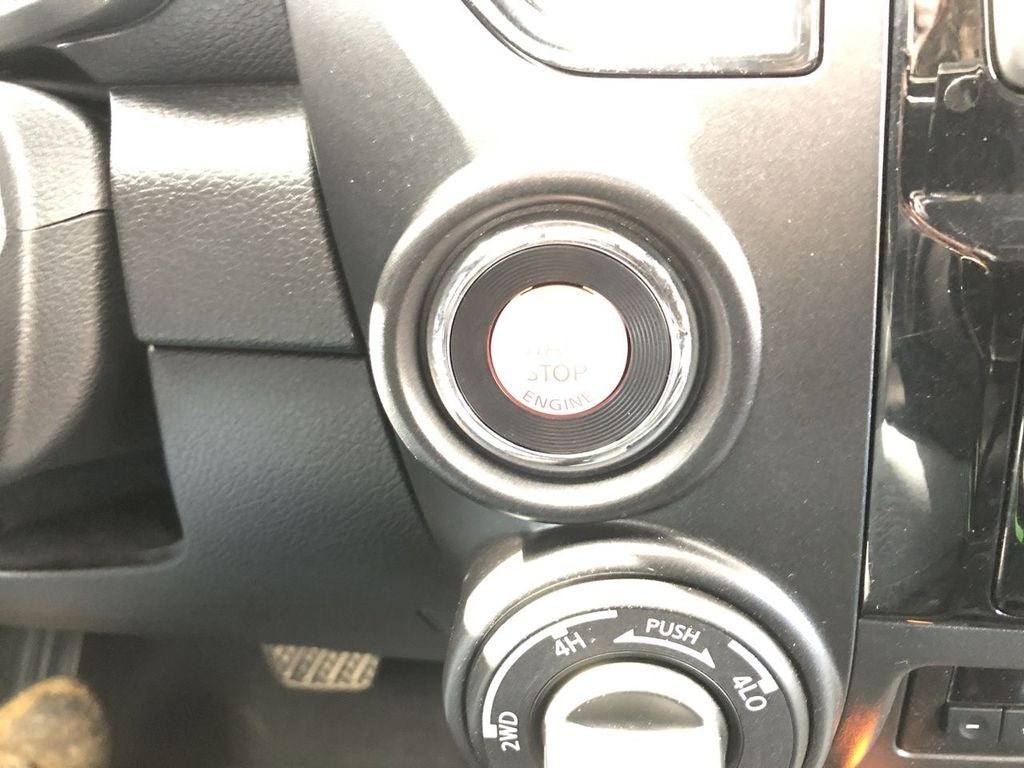 2024 Nissan TITAN Crew Cab SV 4x4