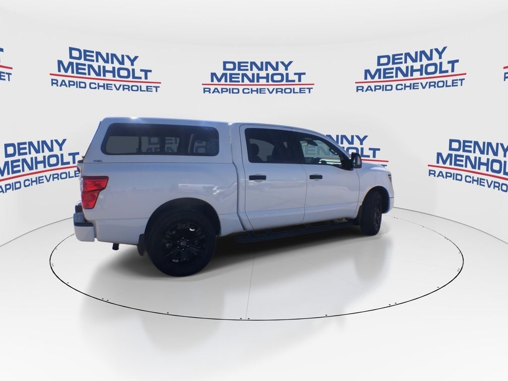 2024 Nissan TITAN Crew Cab SV 4x4