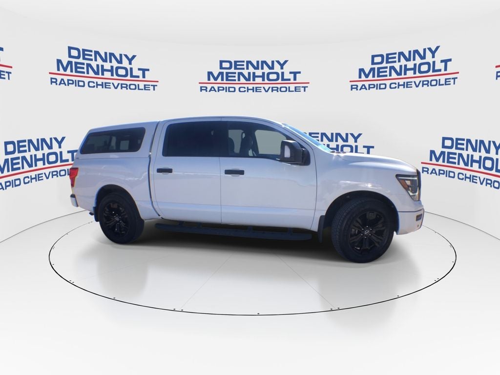 2024 Nissan TITAN Crew Cab SV 4x4