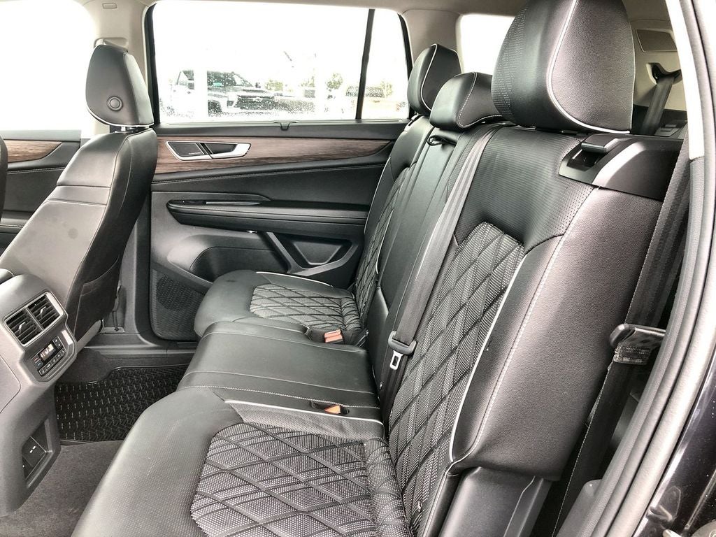 2025 Volkswagen Atlas 2.0T SEL Premium R-Line