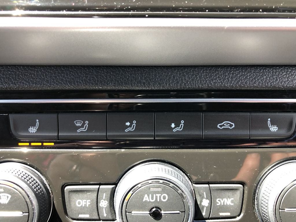 2022 Volkswagen Atlas Cross Sport 3.6L V6 SEL R-Line