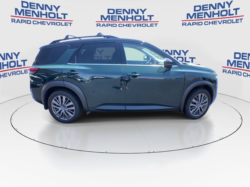 2022 Nissan Pathfinder SL