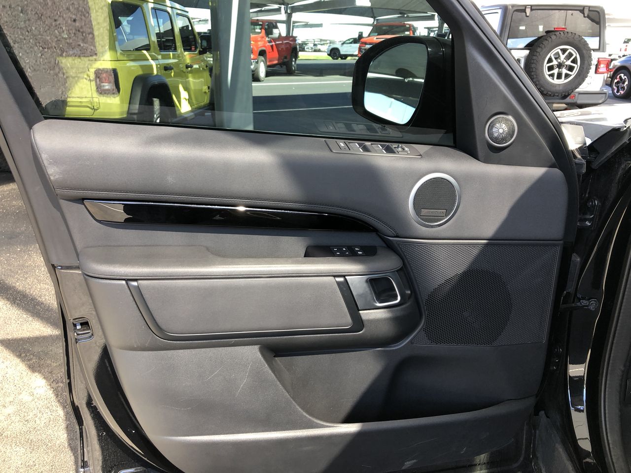 2024 Land Rover Discovery P300 S
